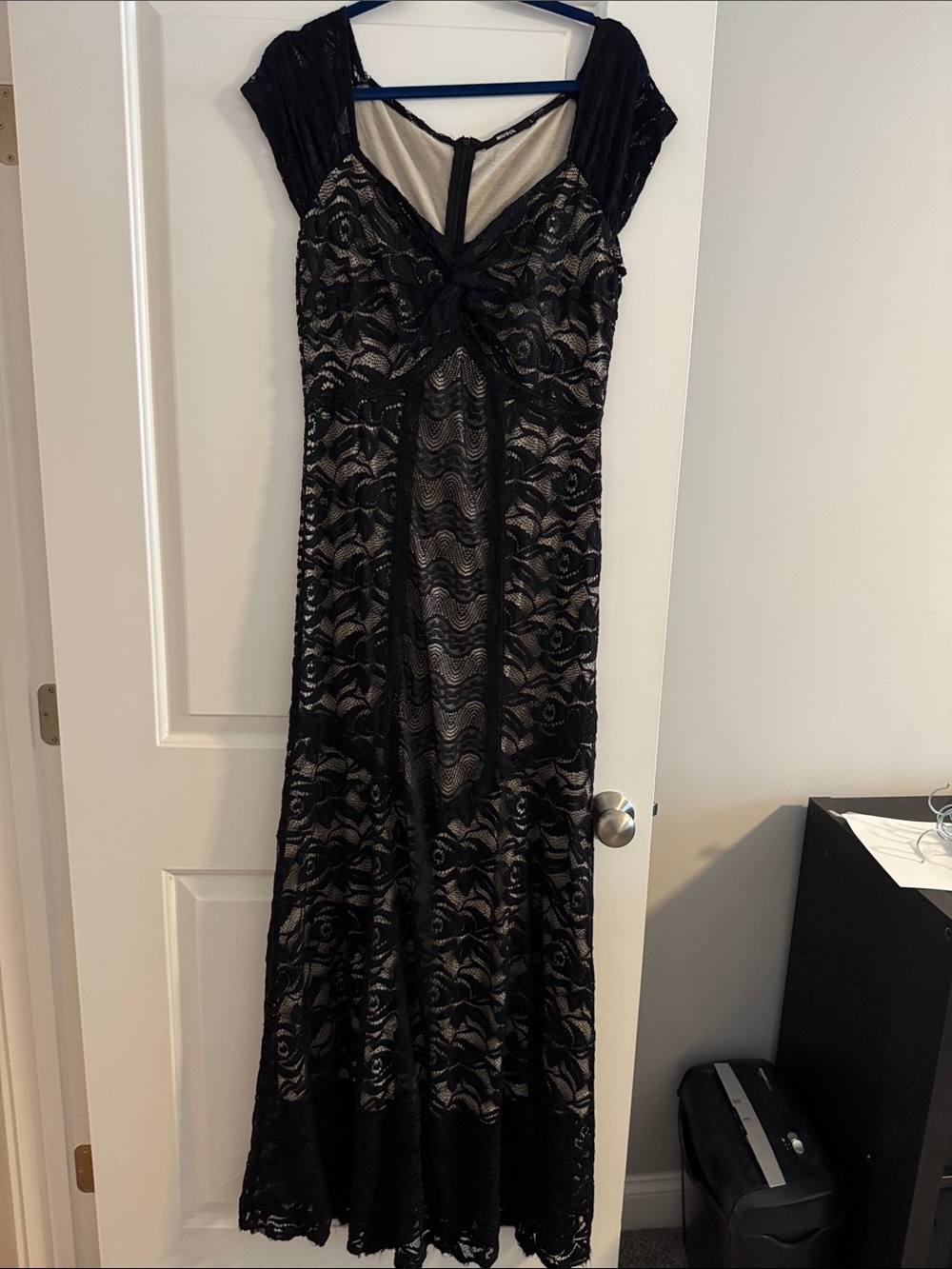 Elegant Black Lace Evening Dress